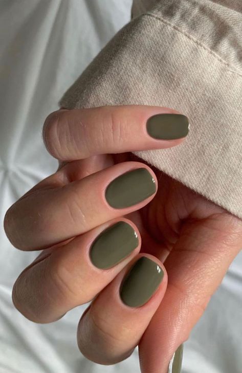 25. Green Khaki Short Nail Design Do you realize that the power of gorgeous nails make us feel like we wear beautiful jewelry on... Khaki Nails, Maroon Nails, Nagellack Trends, Green Nail Polish, Swarovski Nails, Green Nail, Casual Nails, Short Nail Designs, Neutral Nails