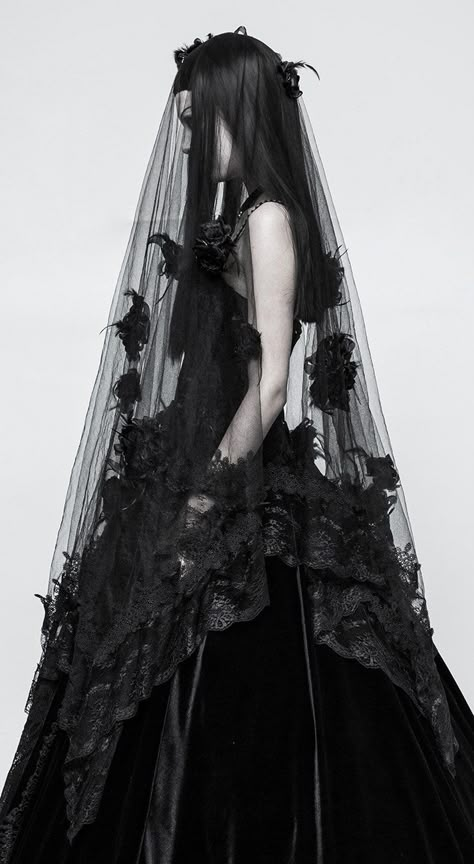 𝖉𝖗𝖆𝖈𝖚𝖑𝖆'𝖘 𝖇𝖗𝖎𝖉𝖊. 🦇 on Twitter: "these make me wanna get married tf… " Gothic Veil, Wedding Dresses Gothic, Goth Wedding Dresses, Non White Wedding Dresses, Black Wedding Dress Gothic, Vampire Wedding, A Black Wedding, Lace Veils Bridal, Black Wedding Gowns