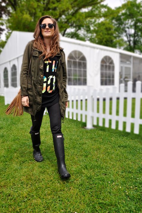 Best thing to wear on a rainy festival-weekend Rainy Day Outfit Wellies, Festival Outfits Rainy Day, Rainy Outdoor Concert Outfit, Concert Rain Outfit Outdoor, Rainy Day Festival Outfit, Rainy Day Concert Outfit, Festival Outfit Rainy Days, Rainy Festival Outfit Cold, Rainy Concert Outfit