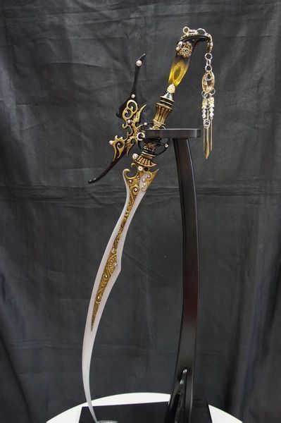 Breakup Messages, Knife Aesthetic, Pretty Knives, Fantasy Props, Cool Swords, Cool Knives, Between Us, Fantasy Jewelry, Swords