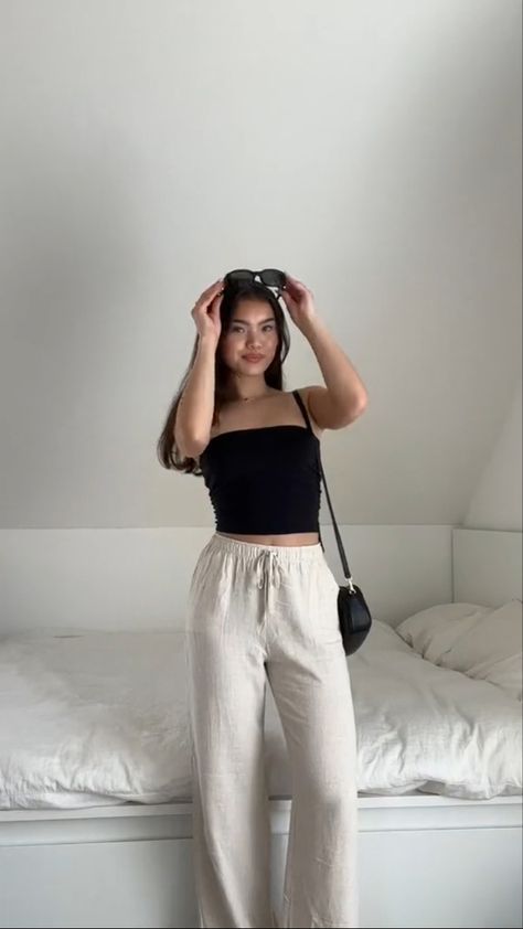 Casual College Outfits Summer, Flowy Pants Outfit, Madonna Vogue, Cotton Wide Leg Pants, Wide Leg Pants Casual, Linen Pants Outfit, Hot Summer Outfits, Summer Pants Outfits, Drawstring Trousers