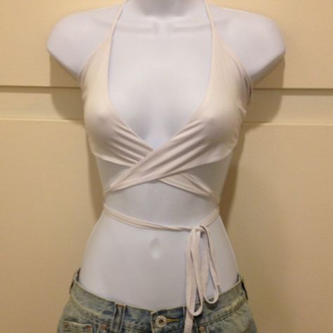 This Top Wraps Around Ties In The Front And Is Very Sexy. I Don't Remember If It Came With A Tag Or Not Since It Was Originally Bought Online (If It Did, Then The Tag Will Still Be Attached) But It Was Never Worn. Crop Top Diy Ideas, Crop Tops Diy, Diy Edgy Clothes, Tied Crop Top, Wrap Halter Top, Tie Tops, Chica Cool, Diy Clothes Design, Tie Front Top