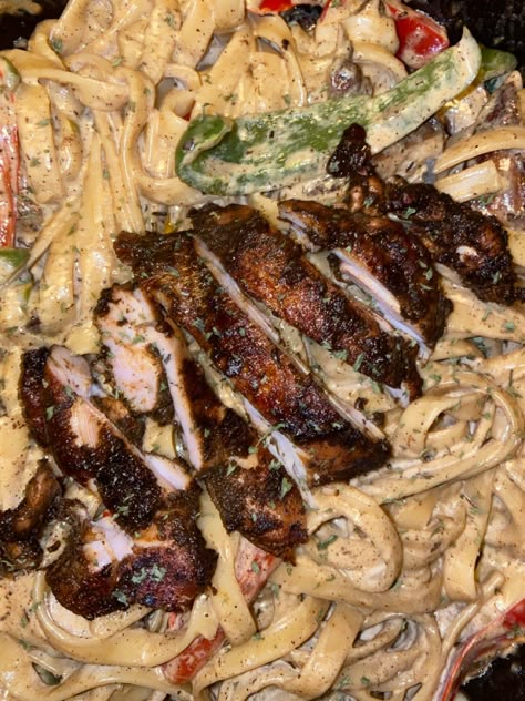 Rasta pasta recipie i made off youtube. Absolutly Delicious. Rasta Pasta Jamaican, Jerk Pasta, Salmon Florentine, Rasta Pasta, Soul Food Dinner, Easy Healthy Meal Prep, Food Babe, Food Therapy, Jerk Chicken