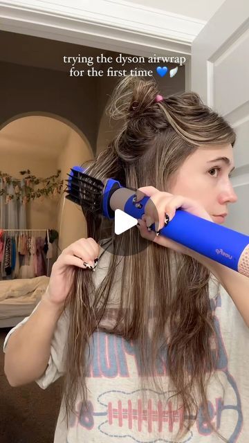 Faith Robertson on Instagram: "took me a few try’s but I think I finally got the hang of it haha (just don’t judge my technique, ok I’m learning) #dyson #dysonairwrap #dysontutorial #airwraptutorial #hairstyle" Curly Hairstyles With Rubber Bands, Dyson Air Wrap Tutorial, Dyson Hairstyles, Airwrap Hairstyles, Hairstyles With Rubber Bands, Dyson Air Wrap, Virat Kohli Hairstyle, 70 Hairstyles, Air Wrap