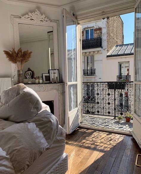 Parisian Vibes, Parisian Life, Apartment Aesthetic, 아파트 인테리어, Parisian Apartment, Living In Paris, Aesthetic Rooms, Paris Apartments, Dream Apartment