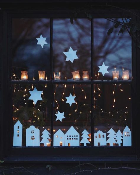 35 Wonderful Christmas Window Display Ideas On A Budget | Home Design And Interior Country Living Uk, Christmas Window Painting, Christmas Window Display, Unique Christmas Cards, Christmas Window Decorations, Xmas Deco, Diy Christmas Decorations, Christmas Window, Christmas Display