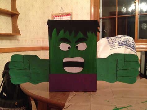 Incredible Hulk Valentine's Day Box Valentine Boxes For Boys, Star Wars Valentines Box, Cool Valentine Boxes, Unique Valentine Box Ideas, Homemade Valentine Boxes, Superhero Valentines, Girls Valentines Boxes, Valentine Boxes For School, Kids Valentine Boxes