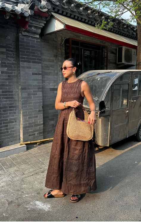 Raffia Bag, Brown Dress, Looks Style, Spring Summer Outfits, European Fashion, Black Sandals, Spring Summer Fashion, Chic Outfits, Style Guides