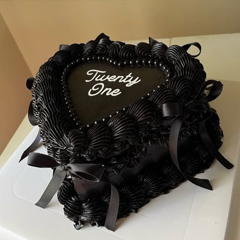 🖤🖤🖤21 Cake details: 2 layer 6 inch heart cake #blackheartcake #yyccakes #yycheartcakes Fondant, Butter, Cake, Black