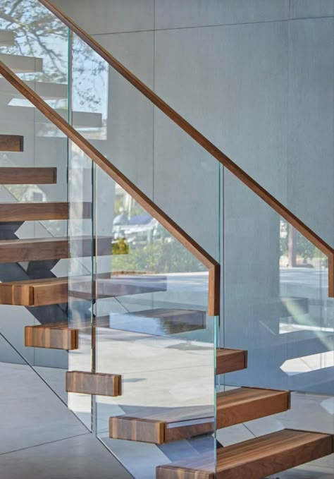 Wooden Railing, Glass Stair, Stair Design Architecture, Staircase Interior, Glass Handrail, Staircase Interior Design, Staircase Design Modern, Staircase Railing Design, Interior Staircase