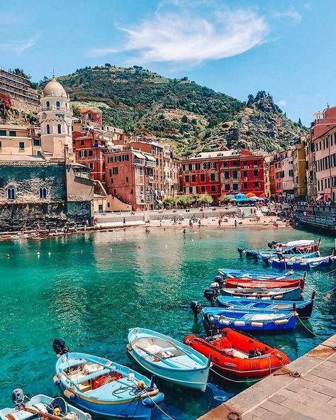 Mister Zimi (@misterzimi) • Instagram photos and videos Vernazza Cinque Terre Italy, Vernazza Italy, Map Of Italy, Europe 2023, Cinque Terre Italy, Beaux Villages, Zermatt, Positano, Stunning View