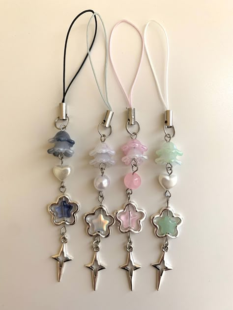 jellyfish phone charm, 14.5 inches (phone strap included) Phone Charm Making, Phone Charm Designs, How To Make A Phone Charm Strap, Crafts With Charms, Diy Necklace Charms, Phone Keychain Ideas, Phone Jewelry Accessories, Charms Aesthetic, Jellyfish Bracelet Diy