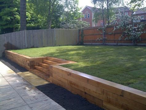 Cedar Retaining Wall, Slanted Backyard Ideas, Landscape Retaining Wall Ideas, Wooden Retaining Wall, Sleeper Retaining Wall, Wood Retaining Wall, Backyard Retaining Walls, Retaining Wall Design, Garden Retaining Wall