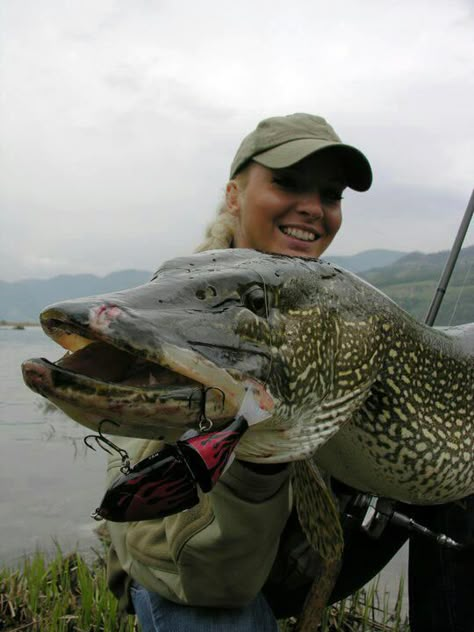 Fish Chart, Pike Fish, Fishing Girl, Musky Fishing, Monster Fish, Trophy Fish, Fish Pictures, Girls Fishing, Northern Pike