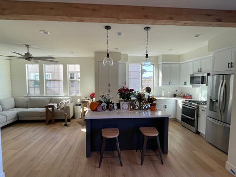 Tray ceiling with beams