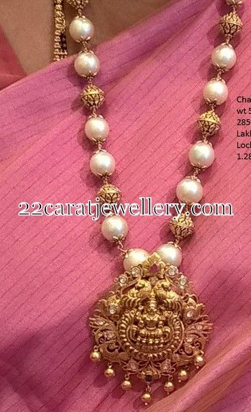 I want to get this south sea pearl necklace with Laxmi pendant♡ Latest Beads Jewellery Designs, Nakshi Balls, Lakshmi Pendant, Detachable Pendant, Gold Pearl Jewelry, Pearl Jewelry Design, Gold Jewelry Simple Necklace, Handmade Gold Jewellery, Pearl Necklace Designs