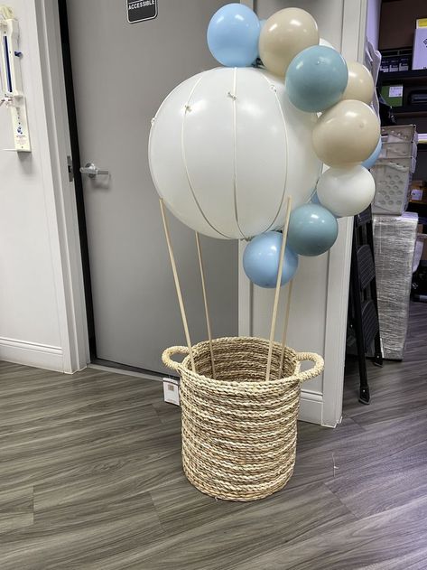 Air Balloon Decoration Diy, Hot Air Balloon Balloon Garland, Air Ballons Decoration Party Ideas, Hot Air Balloon Theme Decor, Winnie The Pooh Hot Air Balloon, He Or She Its Up In The Air Gender Reveal, Hot Air Balloon Balloons, Hotair Balloon Baby Shower Ideas, Diy Air Balloon Basket