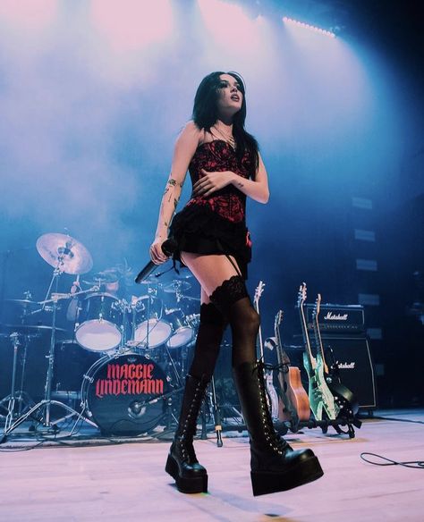 Maggie Lindemann Concert Outfits, Concert Outfit November, Maggie Lindemann Life Support Tour, Maggie Lindemann Tour Outfits, Maggie Lindemann Outfits Casual, Maggie Lindemann Outfits Goth, Maggie Lindemann Fashion, Rockstar Performance Outfit, Concert Performer Outfit Ideas