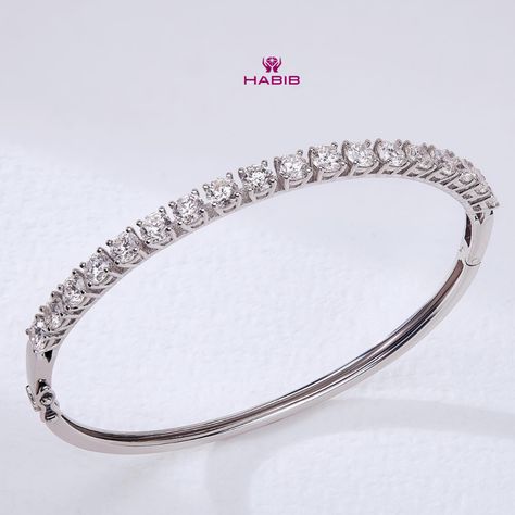 Half Diamond Bangle, Half Tennis Bracelet Diamond, Half Tennis Bracelet, Diamond Bangles, Bracelet Diamond, Accesories Jewelry, Wedding Gold, Shine Bright Like A Diamond, Stylish Outfit