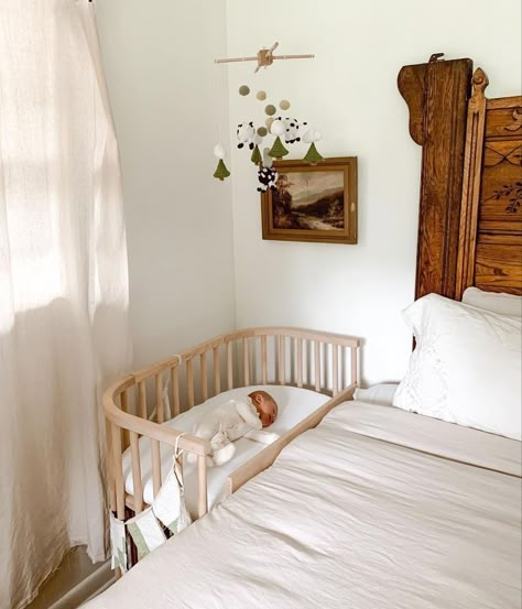 Next To Me Baby Bed, Nursery Ideas Vintage Gender Neutral, Nursery With Bed, Nursery In Bedroom, Apartment Nursery Ideas, Neutral Boho Bedroom, Nursery Guest Room Combo, Vintage Inspired Nursery, Baby Crib Designs