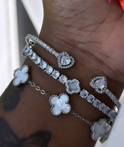 I was showing off my Acani lip oils but my bracelets were too pretty not to get in 😍🥹 whats a better duo then jewelry & lipgloss? 👀 ᡣ𐭩ྀིྀི pieces shown: mini heart bracelet | silver + white clover bracelet | silver + white classic clover bracelet @toptiercharms | toptiercharms.com White And Silver Aesthetic, Bracelet Ideas Silver, Jewelry Inspo Silver, Silver Jewellery Aesthetic, Pretty Silver Jewelry, Jewelry Aesthetic Silver, Elegant Silver Jewelry, Xoxo Jewelry, White Jewellery