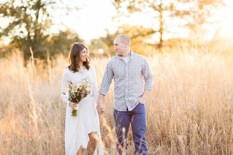 Family Session Poses, Fall Photoshoot Family, Outdoor Family Photoshoot, Outdoor Family Portraits, Cute Family Photos, Family Photos With Baby, Family Photoshoot Poses, Fall Family Portraits, Outdoor Family Photography