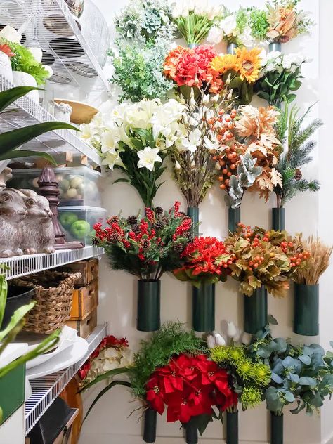 Storage ideas for stems and florals Summer Wreath Ideas, Diy Summer Wreath, Green Spray Paint, Wreath Storage, Art Supplies Storage, Holiday Storage, Art Supply Organization, Diy Summer, Hanging Wreath