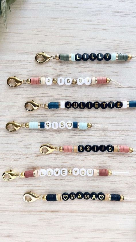 In this tutorial I'll show you how to make a personalized letter bead keychain. This is a quick craft project that you'll love to carry on your key ring - and it makes a great DIY gift too! Both video tutorial and written instructions are available. #DIYkeychain #letterbeadkeychain #personalized #DIYgift #easycraft #summercraft #tutorial Bead Keychain Tutorial, Make A Letter, Keychain Tutorial, Bead Keychain, Keychain Craft, Diy Beaded Bracelets, Beaded Keychain, Clay Bracelet, Diy Bracelet Designs