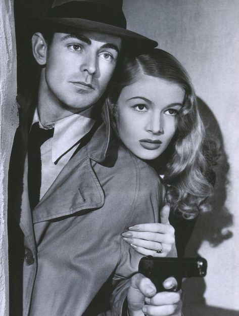 Veronica Lake and Alan Ladd in This Gun For Hire (1942) The Veronicas, Noir Movie, Veronica Lake, Lana Turner, Classic Movie Stars, Marlene Dietrich, Rita Hayworth, Actrices Hollywood, Joan Crawford