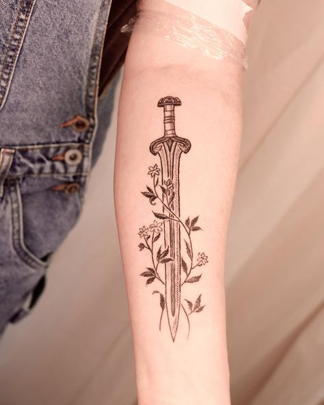 Lunar Feline & Éowyn’s Sword 🗡️ 🌝 Thank you Sarah for coming in and getting this design! I’m glad the Lynx has found a home ☺️ I’m also super happy to see how well Éowyn’s sword healed up! #middleagestyle #goldcoasttattoo #brisbanetattoo #brisbanetattooartist #goldcoasttattooartist #medievaltapestry #knight #knighttattoo #animaltattoo #dog #dogtattoo #lotrtattoo #lotrart #emiscape #bg3 #cosplay #highfantasy #fantasy #lynx #lynxtattoo #darkfantasy #etching #renfaire #artistsguild #eowyn #eo... Lady Of The Lake Tattoo, I Am No Man Tattoo, Eowyn Tattoo, Bg3 Cosplay, Zuko Tattoo, Brisbane Tattoo, Lake Tattoo, Lotr Tattoo, Symbols Tattoo