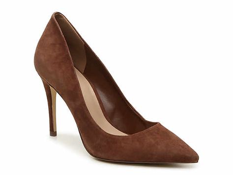 Camel Pumps, Brown Womens Shoes, Stylish Fits, Brown Pumps, Trendy Heels, Chocolate Gold, Meghan Markle Style, Dressing Rooms, Nude Pumps