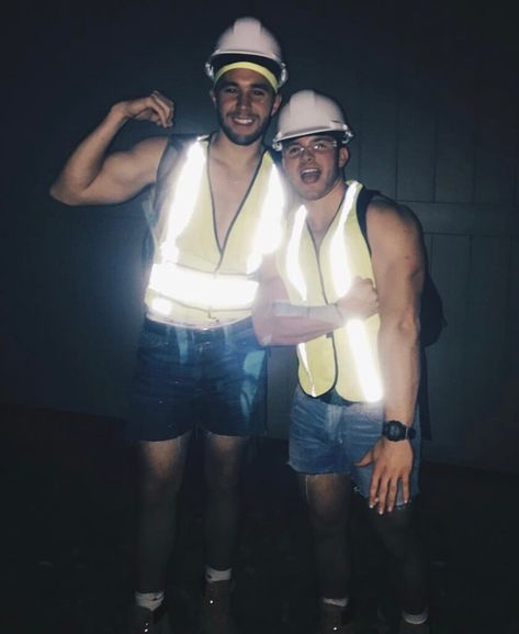 Halloween Costume Ideas College Guys, Boys Halloween Outfits, Last Minute Guys Halloween Costumes, Halloween Costumes Men College, Easy Guy Halloween Costumes Last Minute, Single Men Halloween Costumes, Men’s Diy Halloween Costume, College Halloween Costume Ideas Guys, Easy Last Minute Halloween Costumes Men