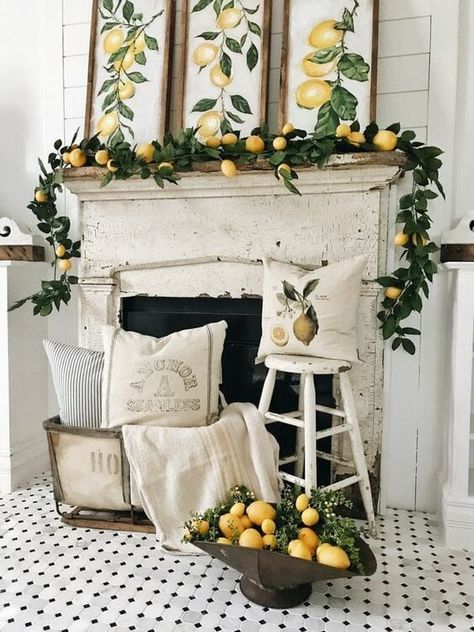 Summer Mantel Decorating Ideas, Summer Living Room Decor, Farmhouse Summer Decor, Mantle Decorating, Diy Summer Decor, Summer Mantel, Spring Mantle, Mantel Decorating, Vibeke Design