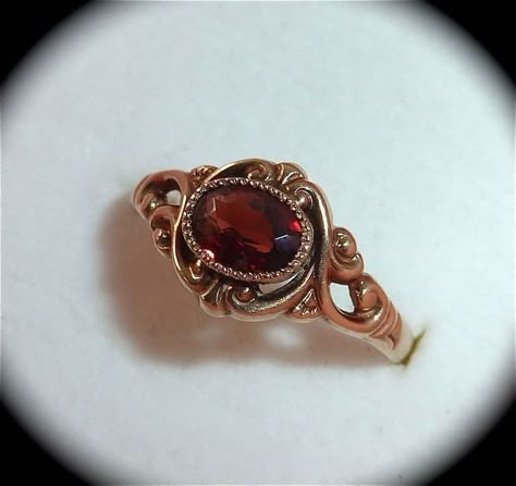 Fell Papyrus, The Bling Ring, Ring Rosegold, Antique Engagement Ring, Gold Ring Designs, Garnet Jewelry, Rose Engagement Ring, Blood Red, Victorian Jewelry