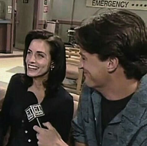 Scene Friends, Monica Chandler, Monica And Chandler, Friends Scenes, Courtney Cox, Friends Cast, Friends Tv Series, Friends Moments, Monica Geller