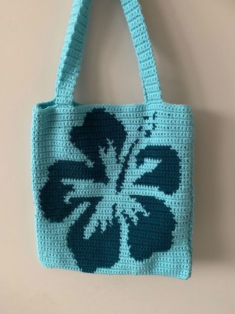 Crochet Inspo Free Pattern, Summer Crochet Inspiration, Summer Things To Crochet, Crochet Beach Ideas, Crochet Clothes And Accessories, Summer Crochet Bags, Summer Crochet Tote Bag, Crochet Ideas Blue, Crochet Ideas For Summer