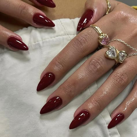 Red Stiletto Nails, Stiletto Nails Short, Kutek Disney, Dark Red Nails, Wine Nails, Milky Nails, Red Acrylic Nails, Burgundy Nails, Dark Nails