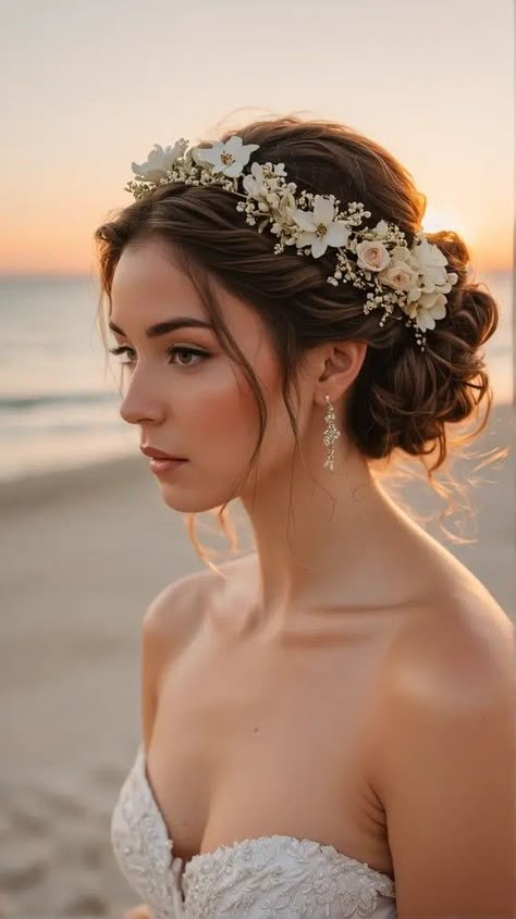 Beach Wedding Hairstyles, Κούρεμα Bob, Hairdo Wedding, Beach Wedding Hair, Elegant Wedding Hair, Fishtail Braid, Wedding Hair Inspiration, Wedding Hair Flowers, Wedding Hairstyle