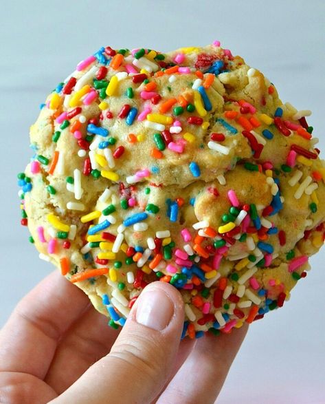 Levain Sugar Cookie Recipe, Thick Gourmet Cookies, Cake Batter Desserts, Levain Cookie Recipes, Levain Bakery Style Cookies, Bakery Sweets Ideas, Levian Bakery Cookies, Copycat Levain Bakery Cookies, Levain Style Cookies