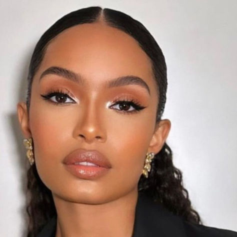 Check more at https://beautyfashionideas.com/makeup/14401/ Outdoor Makeup Looks, Neutral Dark Skin Makeup, Black Woman Makeup Looks, Natural Makeup Looks For Black Women, Bridal Makeup Black Women, Wedding Makeup Black Women, Yara Shahidi Makeup, Yara Shahidi Outfits, Yara Shahidi Hairstyles