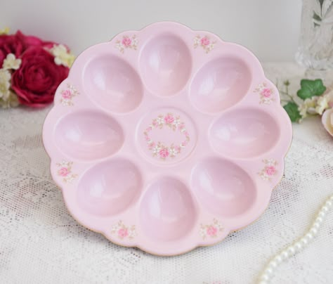 Pink Depressionware, Gold Decorations, Pink Porcelain, Pink Plates, Porcelain Vintage, Crochet Fairy, Kawaii Cooking, Porcelain Eggs, Pink Easter