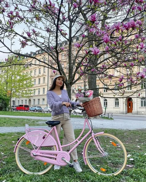 Pink Bicycle Aesthetic, Pink Mountain Bike, Cruiser Bike Aesthetic, Pink Aesthetic Girl, Angelic Outfits, Aesthetic Location, Photograph Aesthetic, Korean Uzzlang, Korean Fashion Girls