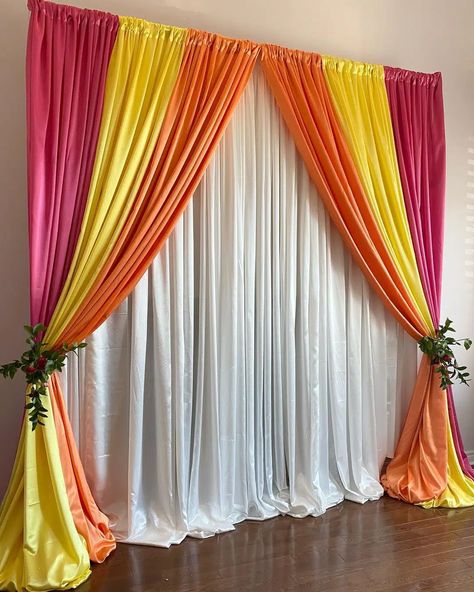 Pasni Decoration Ideas, Haldi Decoration Ideas, Small Wedding Decor, Garage Transformation, Simple Stage Decorations, Mehendi Decor Ideas, Haldi Decor, Indian Room, Ganpati Decoration At Home