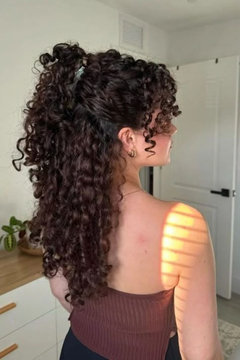 Half-Up Curly Hairstyle Cute Hairstyles For Medium Hair Half Up, Curly Hair School Hairstyles, Fall Curly Hairstyles, Scruffy Hair, Curly Hair Half Up Half Down, Spring Nails Inspiration, Curly Hairstyles For School, Curly Hair Inspo, Hair Mistakes