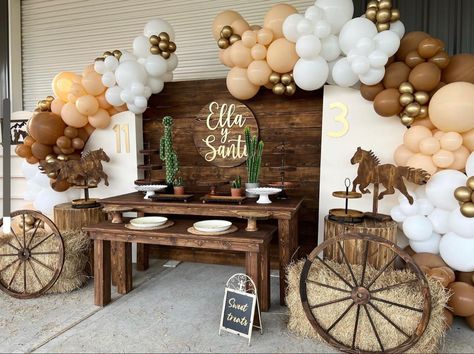 Western Desert Table Ideas, Vaquero Birthday Party Boy, My First Rodeo Backdrop, Baby Shower Vaquero, Vaquero Theme Party, Minimalist Birthday Decor, Rodeo Theme Birthday Party, Horse Theme Birthday Party, Horse Party Decorations