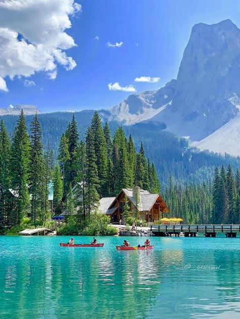 Yoho National Park, Banff Canada, Emerald Lake, Beautiful Travel Destinations, Dream Travel Destinations, Alam Yang Indah, Beautiful Places To Travel, Canada Travel, Beautiful Places To Visit