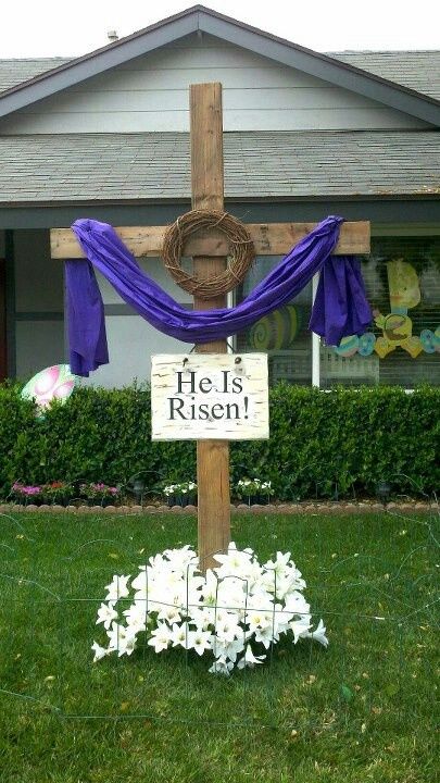 Easter Outdoor, Church Easter Decorations, Diy Christmas Wreaths, Easter Projects, Easter Cross, Easter Decorations Christian, Easter Decorations Outdoor, Christmas Wreaths For Front Door, Easter Crafts Diy