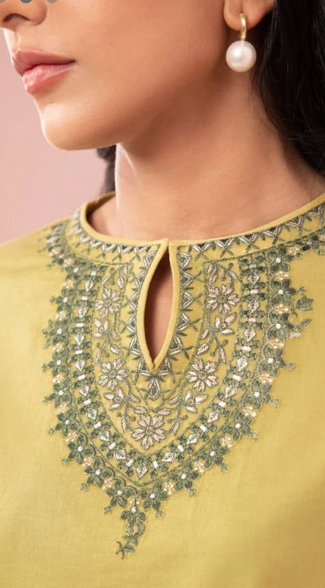 Victorian Inspired Fashion, Yoke Embroidery, Kurtis Design, Neckline Embroidery, Simple Hand Embroidery Patterns, Kurti Embroidery, Antique Gold Jewelry Indian, Embroidery On Kurtis, Neck Designs For Suits