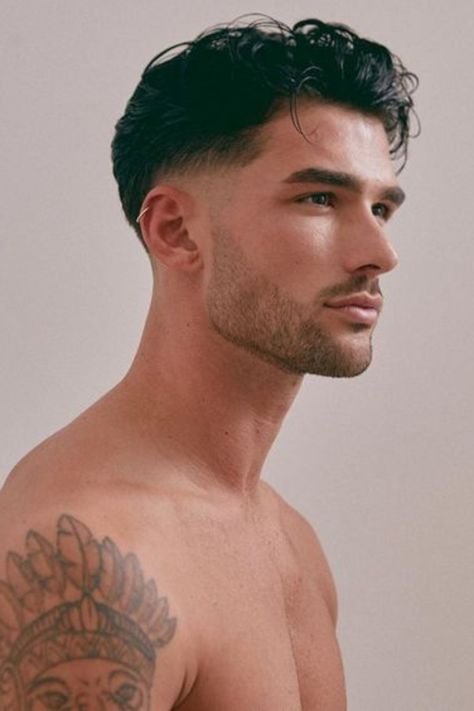 Low Taper Fade Medium Hair, Mid Taper Fade Haircut Wavy Hair, Medium Hair Taper Fade, Fade Haircut With Long Top, Mid Fade Long On Top, Taper Fade Curtains Men, Midfade Haircut For Men, Midfade Hairstyle Men, Men Taper Haircut