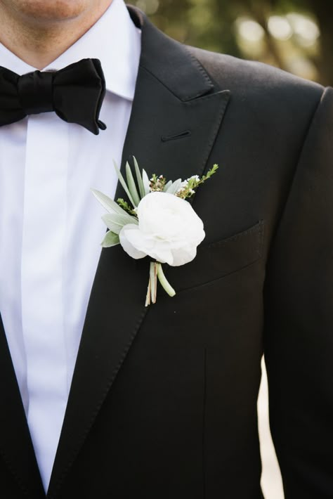 Elegant Boutonniere at End of Summer Wedding in Healdsburg | photographed by Sylvie Gil Photography | Style Me Pretty Peony Boutonniere, Boutineer Wedding, Healdsburg Wedding, Monochromatic Wedding, Classic Weddings, Modern Groom, Button Holes Wedding, Cancun Wedding, Wedding Groomsmen